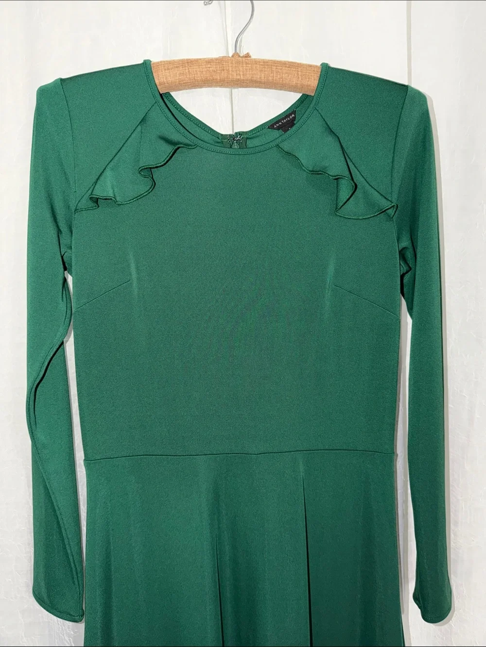 Ann Taylor 0 Green Ruffle Shoulder Hem Long Sleeve Back Zip Jersey Dress